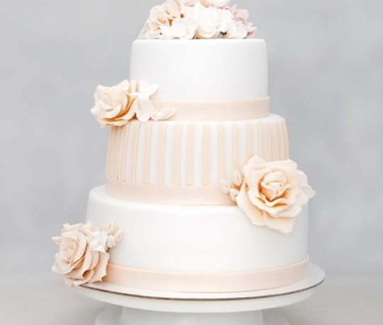 Bánh kem cưới ba tầng số 7