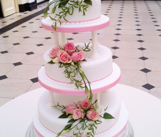 Bánh kem cưới ba tầng số 6