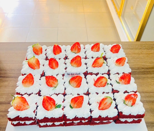 Bánh Kem Dâu Tươi