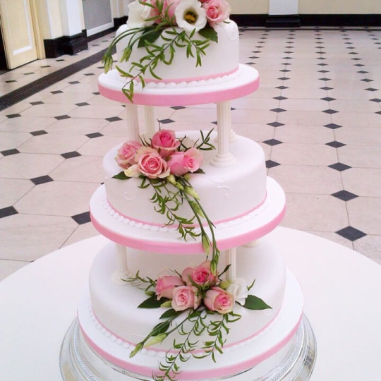 Bánh kem cưới ba tầng số 6