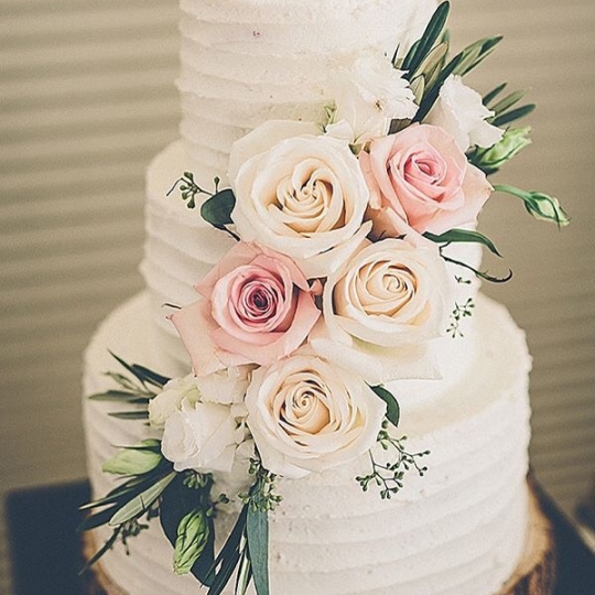 Bánh kem cưới ba tầng số 9