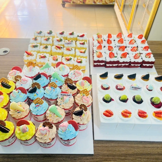 Bánh Kem Tươi Trái Cây