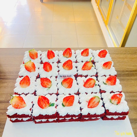 Bánh Kem Dâu Tươi